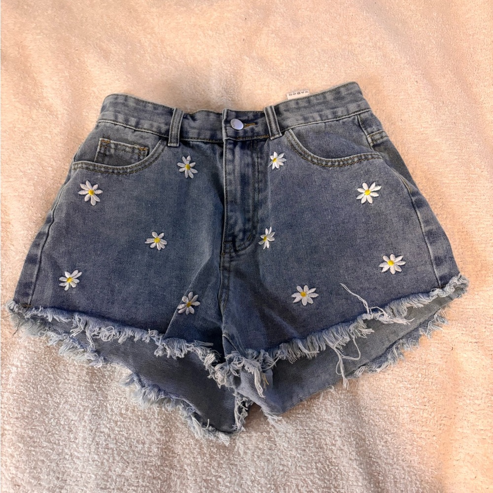 Jean Shorts With Flowers